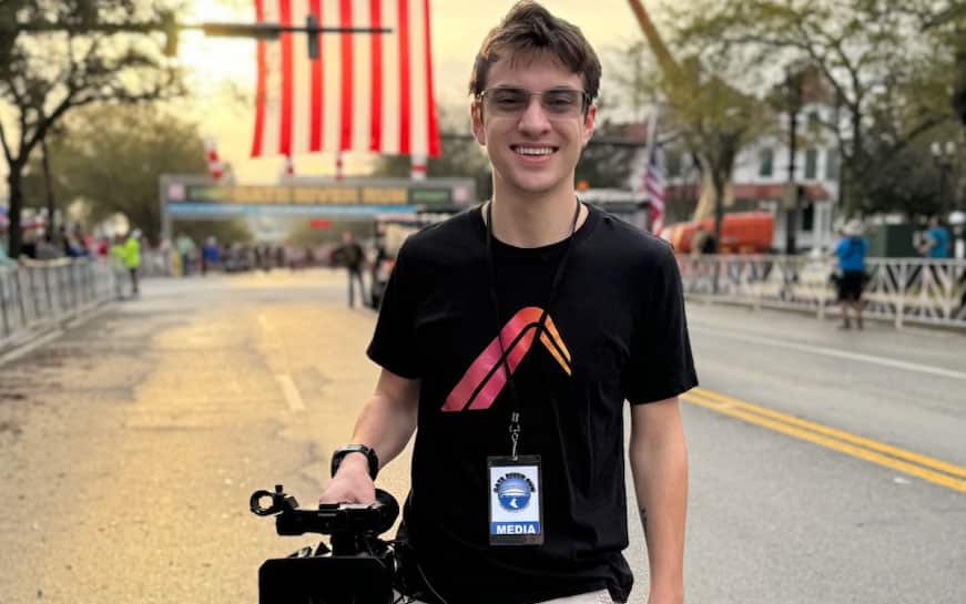 Western Oregon University student shows skills commentating at championship road race