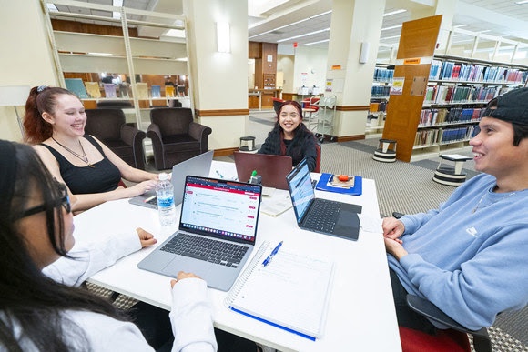 WOU students in library