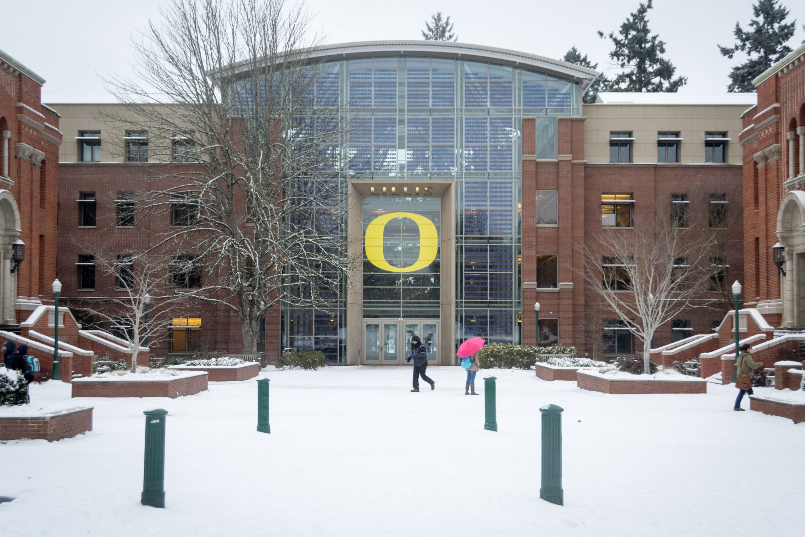Entrance of University of Oregon on a snowy day