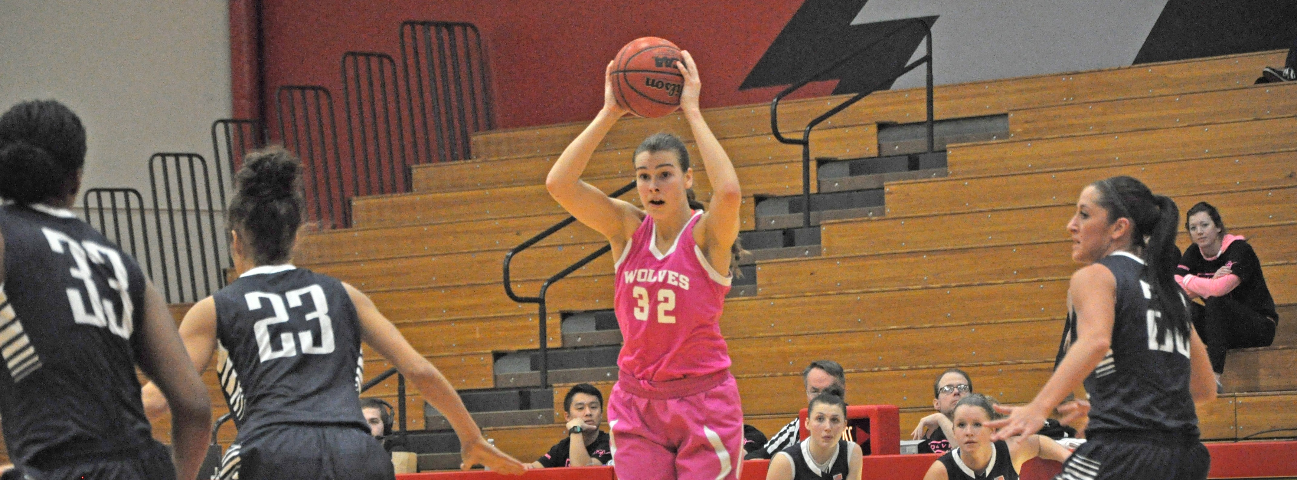 Women’s basketball earns home split