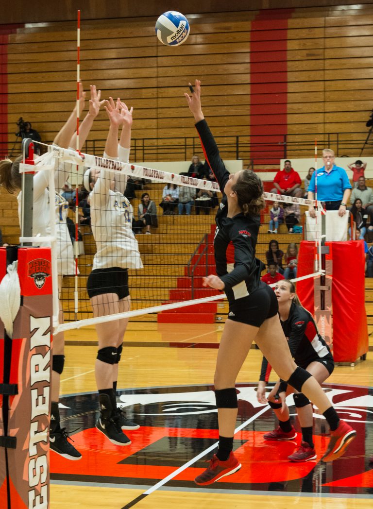 Western volleyball loses to Alaska Fairbanks - The Western Howl