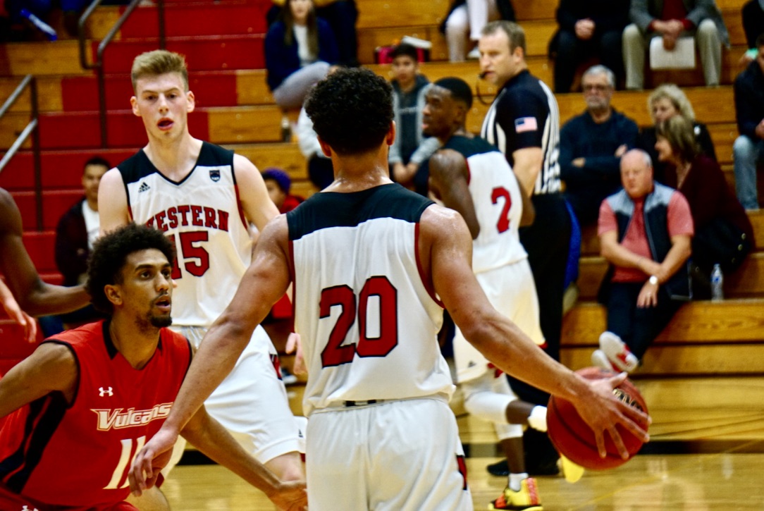 Somebody call 9-1-1, Men’s Basketball is on fire with third win in a row