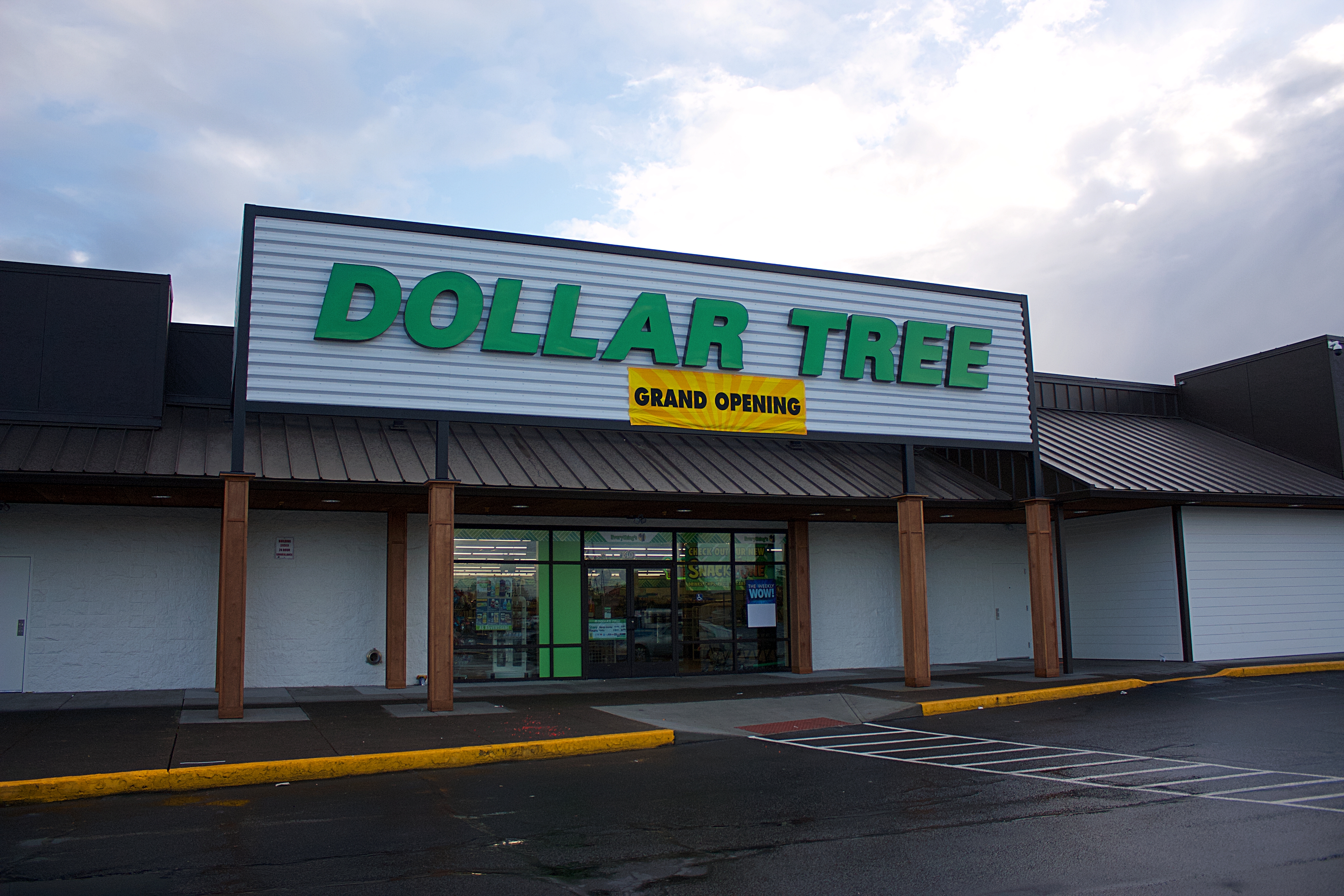 Dollar Tree opens in Independence