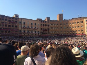 The packed Piazza del Campo 
